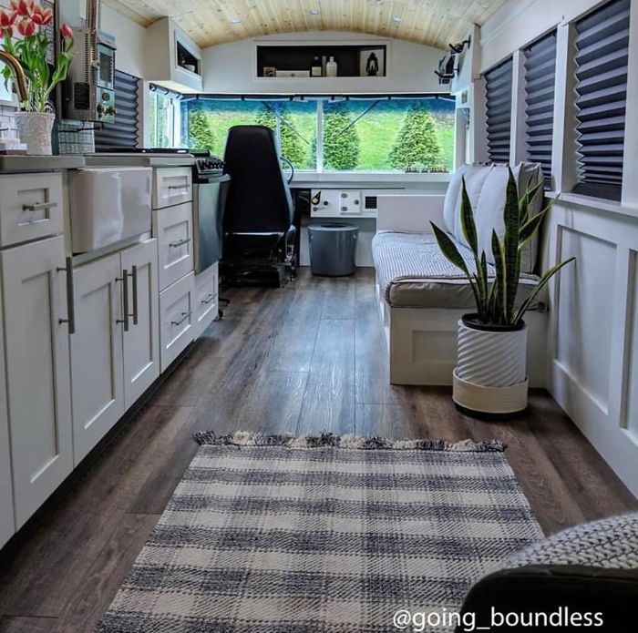 Couple Spends A Year And A Half Converting An Old ’90s School Bus Into A Cozy Home Going Boundless