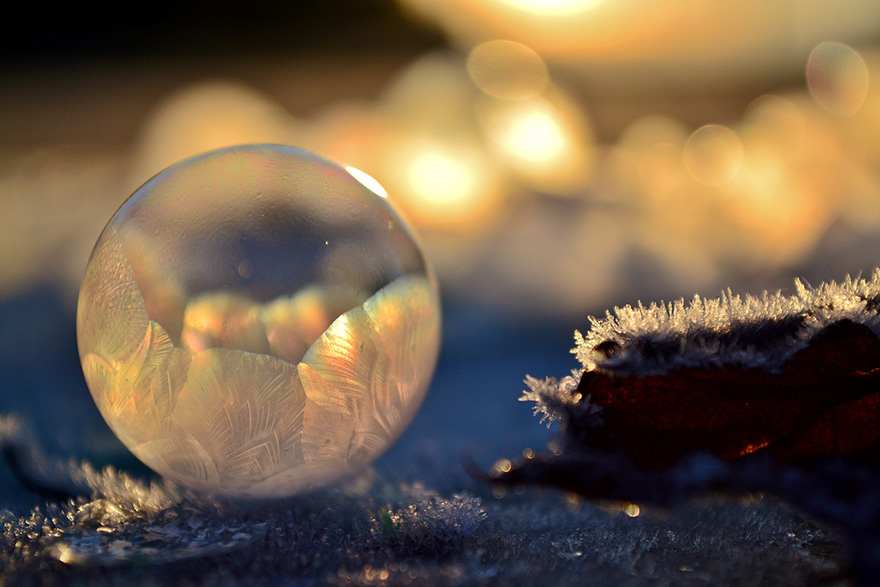 This Is What Happens When You Blow Soap Bubbles at -9°C (15,8°F)