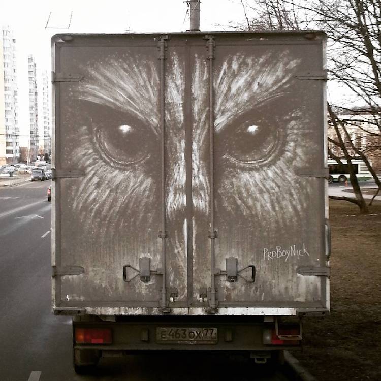 Artist Transforms Dirty Cars in Moscow into Incredible Works of Art